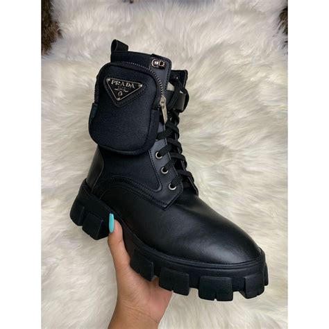 Bota Moonlith de couro com detalhe de bolsa